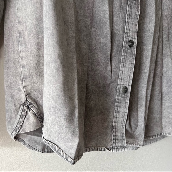 AEO Womens Distressed Denim Button Down Top Gray Size XS - Picture 5 of 12